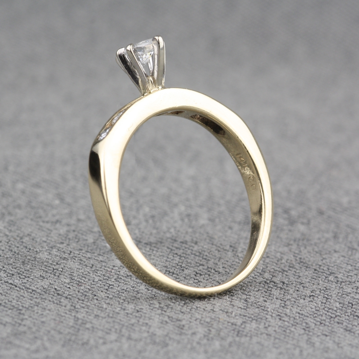 Pre Owned 14 Karat Yellow Gold Diamond Engagement Ring