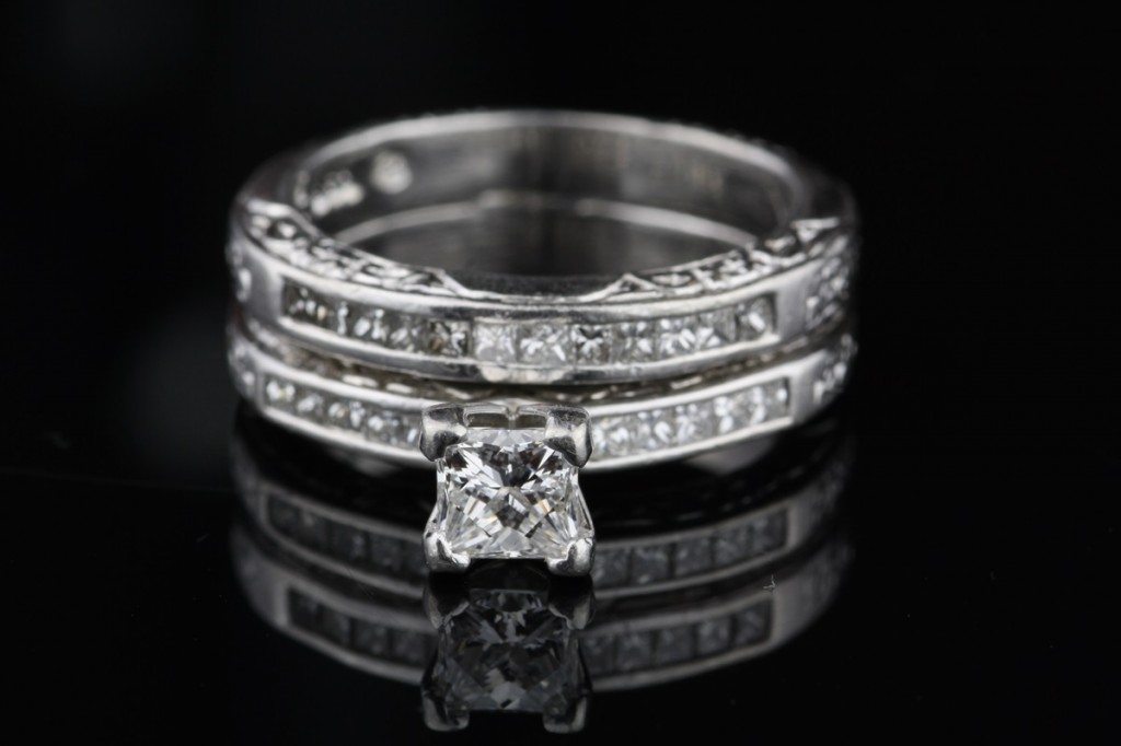 PreOwned Diamond and Platinum Wedding Ring Set