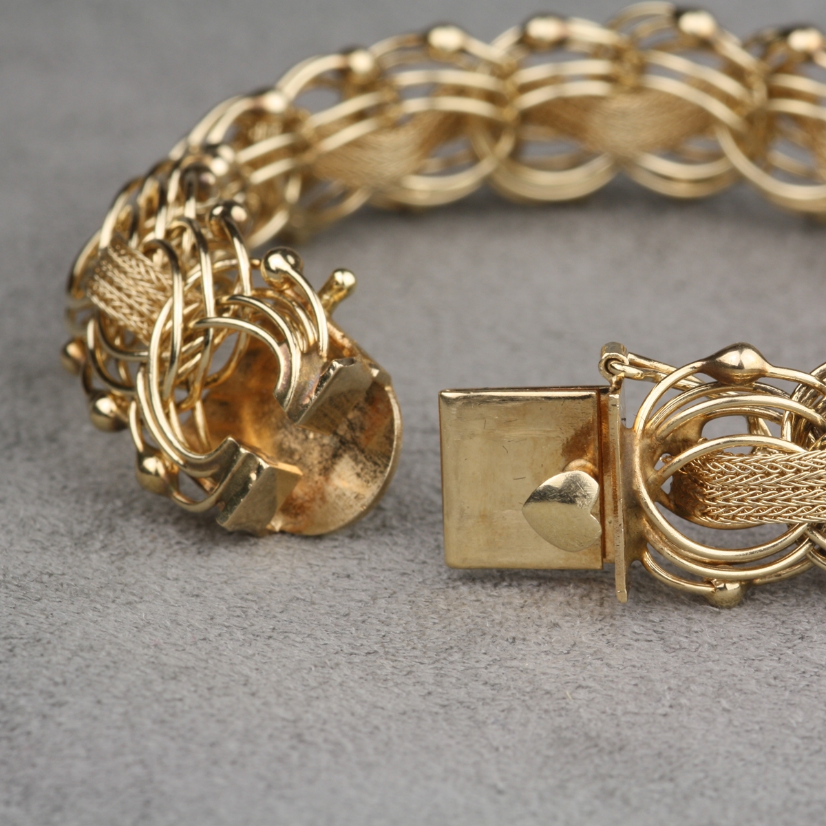Vintage Jewelry Bracelets 115