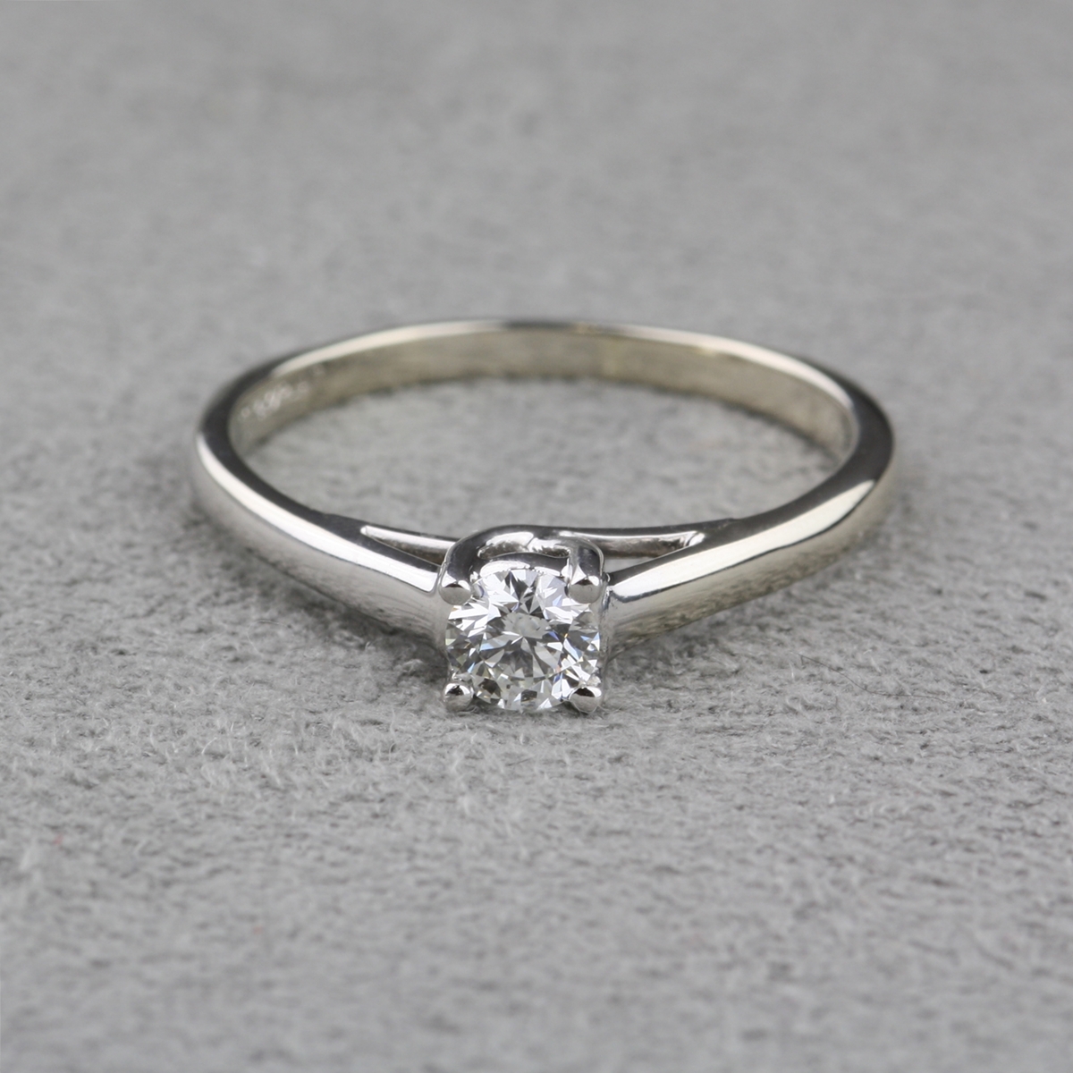  Pre Owned  Diamond Engagement  Ring 