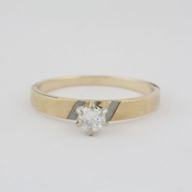 Pre-Owned 14 Karat Yellow Gold Solitair Engagement Ring