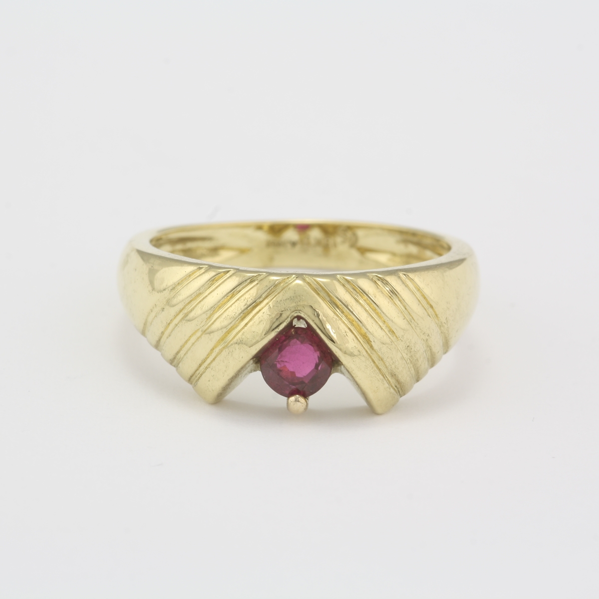 Pre-Owned 18 Karat Yellow Gold Natural Ruby Ring