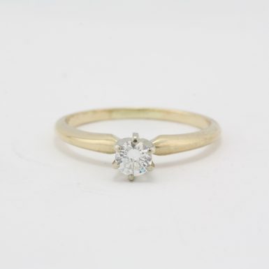 Pre-Owned 14 Karat Yellow Gold Diamond Solitair Ring