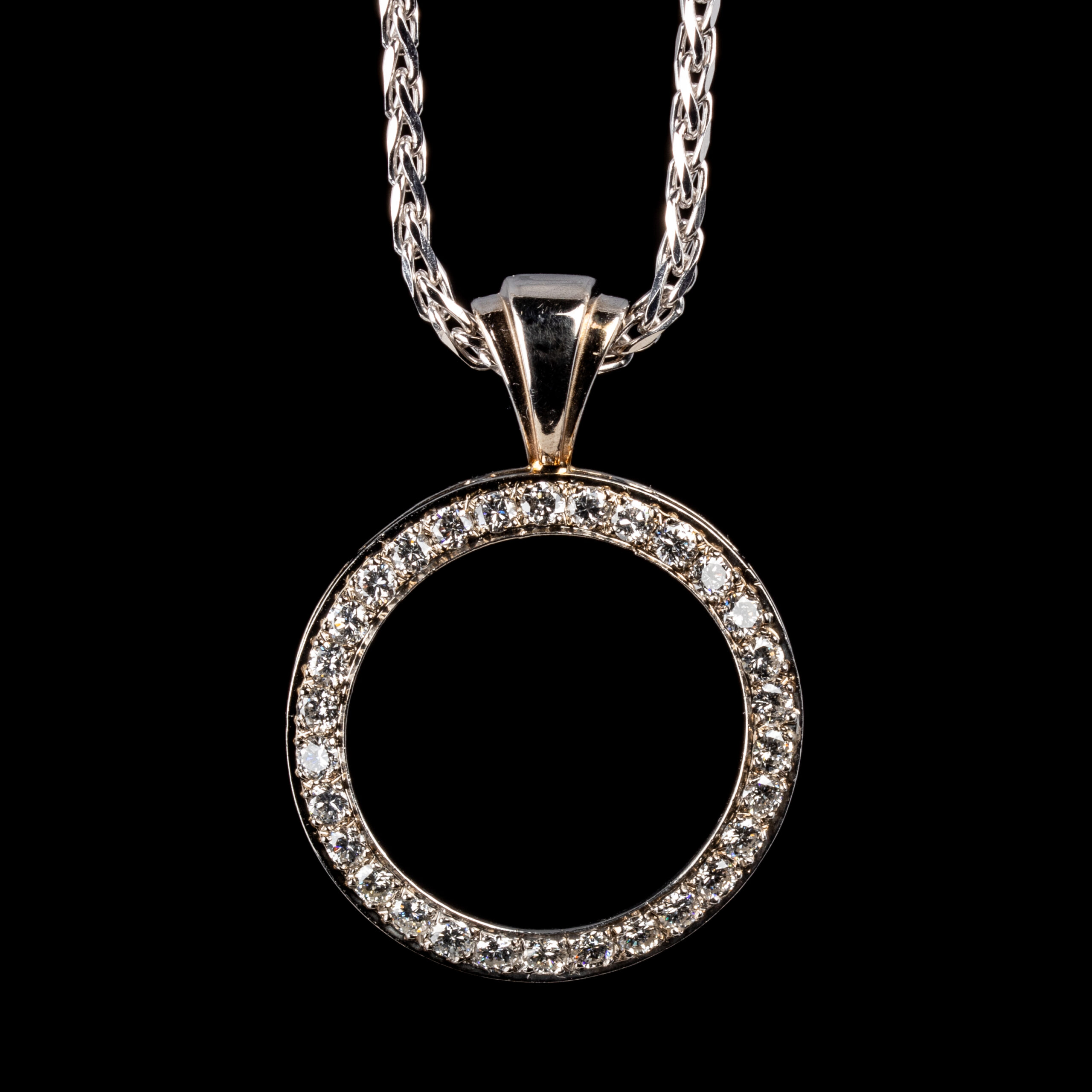 PreOwned 14K Diamond Circle Pendant on 24" Wheat Chain